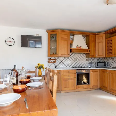 Amazing In With Kitchenette Holiday home Comano (Tuscany)