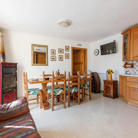 Holiday home Amazing In With Kitchenette *