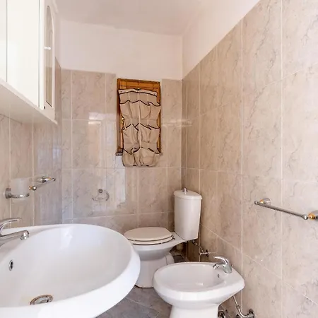 Amazing In With Kitchenette *